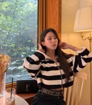 Hong Seo-hee Instagram - 날씨 너무 좋아🌿
#Happiness #Victory #cometrue