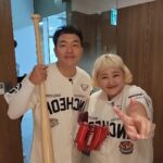 Hong Yun-hwa Instagram – 꺄흥😆😆😆
용사님이랑 시구.시타 하러왔으미유~~!!!
열심히 던져볼게염~~~!!!!⚾️⚾️
.
#떨려떨려
#화이팅‼️
#ssg랜더스