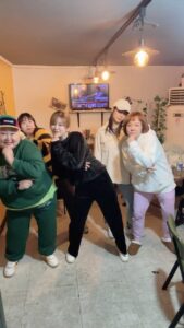 Hong Yun-hwa Instagram - 곱창집 오픈런 모임😝 #미스터빈챌린지 #릴스#챌린지 #홍윤화#고은영#김승혜#양귀비#윤효동
