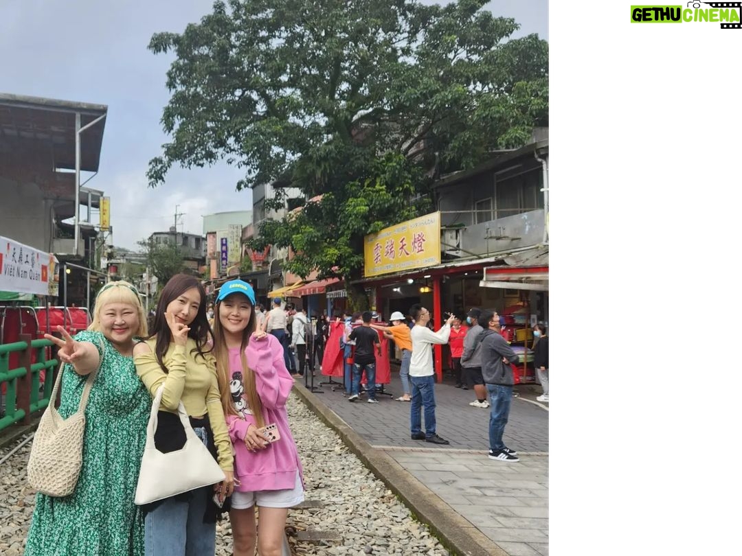 Hong Yun-hwa Instagram - 사진첩보다가. 투 말랭쓰 언니들과 짹짹이대만이 그리워서ㅎㅎㅎ . #짹짹이언니들 #대만여행#또가쟈 #그립그립 @soyoung870728 @jinah0306