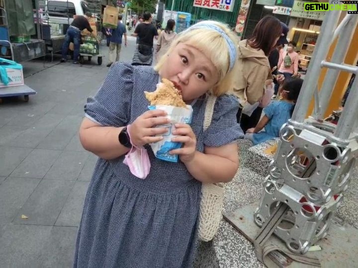 Hong Yun-hwa Instagram - 사진첩보다가. 투 말랭쓰 언니들과 짹짹이대만이 그리워서ㅎㅎㅎ . #짹짹이언니들 #대만여행#또가쟈 #그립그립 @soyoung870728 @jinah0306
