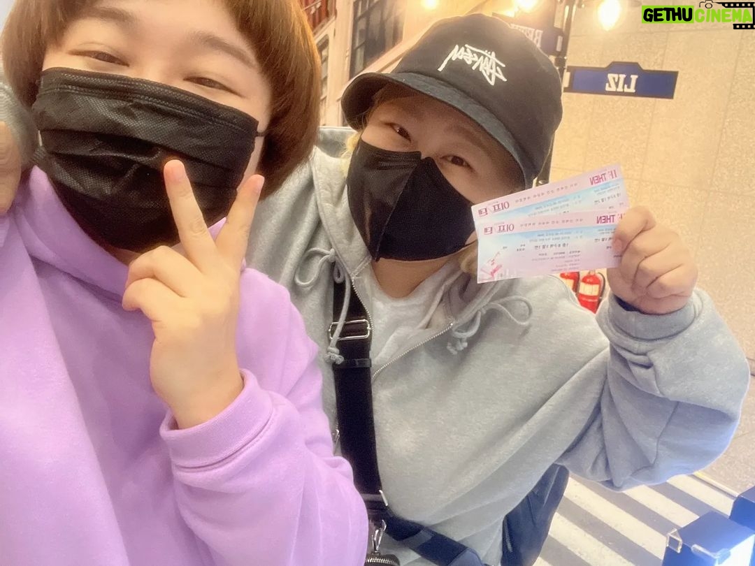 Hong Yun-hwa Instagram - 넘나 잼나자낭!!!😊 이프덴 최고!!!! 유리아 너가 최고최고최고야!!!!👍👍👍 . #뮤지컬이프덴 #유리아최고얌!!!👍👍