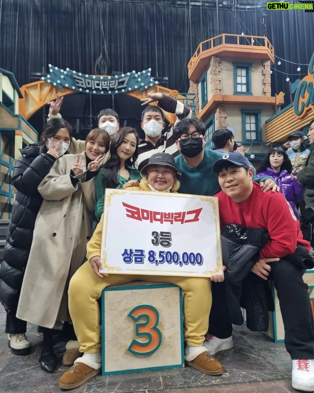 Hong Yun-hwa Instagram - 우리 주마등팀ㅎ 너무 수고많았어유!!! 잼났던 시간들이 주마등처럼 지나간다~~~ 라뷰 주마등😍 . #문세윤#김민기#양배차 #김진아#박소영 #홍윤화#박소빅 그리고#이상준 주니 왜같이찍었니?ㅋㅋㅋ
