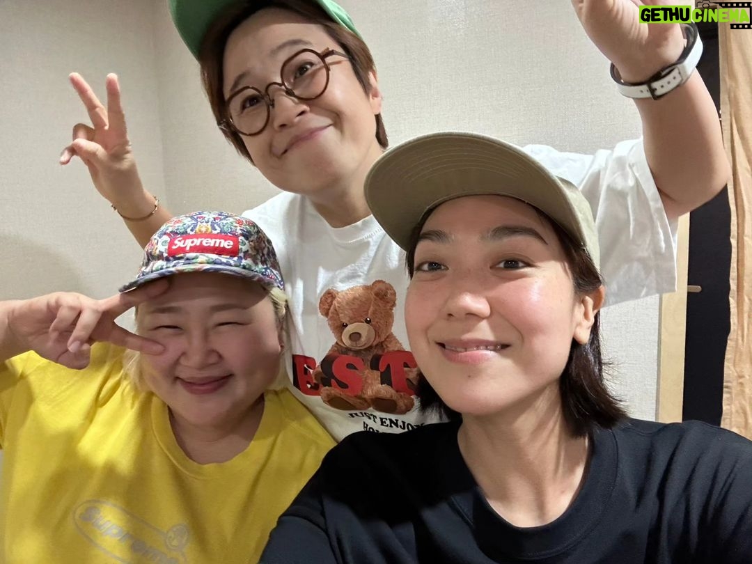 Hong Yun-hwa Instagram - 너무너무 맛있고 즐거운!!!😍😍😍 . #송선배냠#잘먹었습니다유😊😊 #인형#기루행님 #아주맛있는시간입니다유 #기루언니가계속제육찾음 #없어요없다고요!!ㅋ