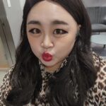 Hong Yun-hwa Instagram - 언니오빠들!!! 초롱이오빠랑 구슬이랑 오늘밤 코빅에서 만나요!!! . #03년생스타그램 #오늘화장맘에들어😍