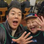 Hong Yun-hwa Instagram - 용사님과 다섯번째 결혼기념일♡ 결혼기념일에 눈이온다면 바로 육개장이지ㅋㅋㅋㅋ😊😊 . #사랑해요킹밍키 #망원동용사님 #망원동손석구 #라뷰뿅❤️