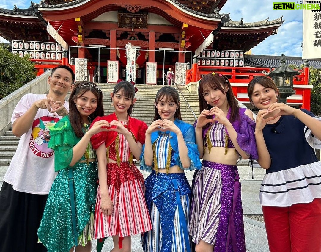 Honoka Akimoto Instagram - . お知らせ💓 NHK名古屋「Uta-Tube」 2週にわたって出演させていただきます♪ 愛知の街を堪能しながら 路上で思い出の楽曲をパフォーマンス💃 11年の思い出に浸って少しおセンチ、、、 と思いきや!ずーーーっと笑ってました🤣 ぜひ観てください♪ ⏰放送日時 9月16日(土)11:15〜 9月23日(土)11:15〜 #NHK名古屋 #utatube #ウタチューブ #TEAMSHACHI 名古屋テレビ塔