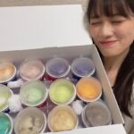 Honoka Akimoto Instagram - . レジで呪文唱えてきた🍦 レインボーシャーベットベリーベリーストロベリーコットンキャンディコットンキャンディフルーティーデューソルベポッピングシャワーマスクメロンオレンジソルベサンセットサーフィンクッキーアンドクリームキャラメルリボンハッピーブレイクタイム どれから食べようかなー🥰 #ほのかの奮発アイス