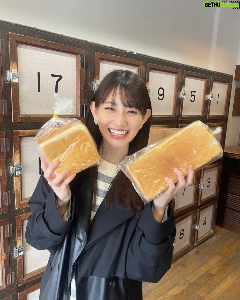 Honoka Akimoto Instagram - . 生食パーン🍞🍞🍞 #高級生食パン #ひろしげ #無人販売 #パンガチャ Takayama, Gifu