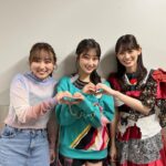 Honoka Akimoto Instagram - . しおこうじフォーク村 ほのくーちぃとして 「チュートリアルな恋」「私の魔法」 歌わせていただきました☺️ この2曲はフォーク村で生まれた私にとって特別な曲！ 再び歌うことができて嬉しかったです♪ ちぃちゃんとユニットを組ませてもらって 真面目で意識の高いちぃちゃんから 沢山刺激をもらったよ✨ そしてボルトちゃん、リハの時から「Don't Blink」最高に熱くなるものがあって…🥹🔥 明後日のラストライブ頑張ってね！ ゲスト出演ということで告知ができなかったのですが 今夜25時から再放送あります♪ ぜひ観てください💓 #しおこうじ #フォーク村 緑のしおりんも可愛い💚 楽屋が同じだったくーちゃん、なんかずっと笑ってた🤣