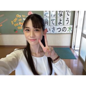 Honoka Akimoto Instagram - .
お知らせです🌸
2023年公開 映画
『神さま待って！お花が咲くから』
新川美月役で出演させていただきます。

初の先生役です！

実話をもとにしたお話。
明るく強く生きたいと願う
全ての人に届きますように🌹

#神さま待ってお花が咲くから

公開お楽しみに☺️