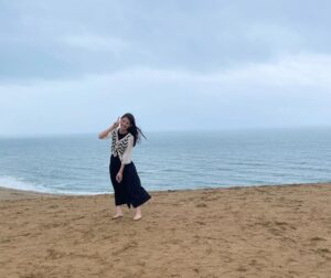 Honoka Akimoto Instagram - .
久しぶりにお兄と勝負🏃‍♂️
20秒のハンデもらったからギリ勝てた🔥

#鳥取
#鳥取砂丘

2往復したから筋肉痛が凄い🐫
