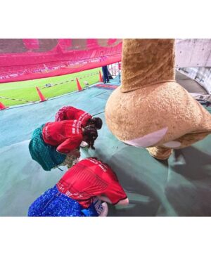 Honoka Akimoto Instagram - .
名古屋グランパス
今年ラストの鯱の大祭典でした⚽️

惜しくも引き分けでしたが
大祭典期間はファミリーの一体感が
より強く大きく感じられます🔥🔥🔥
その一員になれてとっても嬉しい♪

やぐらでのグランパス音頭も楽しかったなぁ☺️
回を重ねるごとに踊りの輪が広がって嬉しかったです💃

#Jリーグ
#名古屋グランパス
#鯱の大祭典
#横浜FC
#TEAMSHACHI

柚姫の分まで応援してきたよー！
ゆっくり休んでね💜