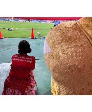 Honoka Akimoto Instagram - .
名古屋グランパス
今年ラストの鯱の大祭典でした⚽️

惜しくも引き分けでしたが
大祭典期間はファミリーの一体感が
より強く大きく感じられます🔥🔥🔥
その一員になれてとっても嬉しい♪

やぐらでのグランパス音頭も楽しかったなぁ☺️
回を重ねるごとに踊りの輪が広がって嬉しかったです💃

#Jリーグ
#名古屋グランパス
#鯱の大祭典
#横浜FC
#TEAMSHACHI

柚姫の分まで応援してきたよー！
ゆっくり休んでね💜
