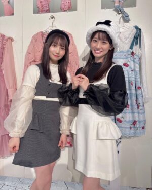 Honoka Akimoto Instagram - .
@milk__official_ さんの展示会へ行ってきました🍼
ひなりちゃんとおそろコーデして
キャッキャしてました☺️💓

可愛いお洋服を着ると気分が上がります♪