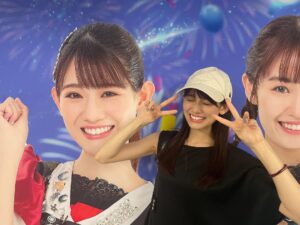Honoka Akimoto Instagram - .
名古屋に続いて
渋谷の広告も撮れたー✨
大きい！！！嬉しい！！！

秋本ギルドの仲間と☺️📸

#TEAMSHACHI
#TEAMローモバ

場所：東横渋谷ビッグ６
期間：6/26~7/2