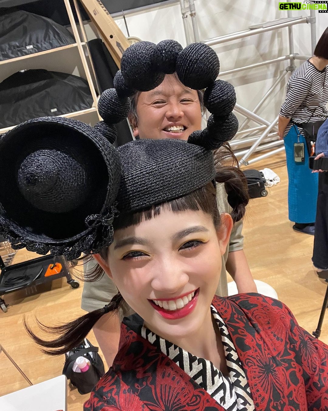 Honoka Akimoto Instagram - . 和服大好き☺️💓 Model @honoka_akimoto_official @nao_sakura_official Photograph @junichirosuzuk Hair & Make @kind_motoko @kind_nakag Headpiece @susokofun Produce @kimono__kind @takashihida Kimono Coordination @emon.kimono_official Kimono Dressing Hiromi Suganami Art direction @nishiokapencil_official 飛田さん! ありがとうございました✨
