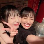 Honoka Akimoto Instagram - . #シャチフレ 東京公演ありがとうございました♪ 上半期はシャチフレとして シングル出して！ライブして！特典会して！ 沢山活動できてとっても嬉しかったです🤭 カミフレちゃんとファンの方が 優しくて素敵過ぎてこの半年間本当に楽しかった✨ さて！この後0:00！🌝 シャチフレの新曲『かいじん』 配信になります♪ 世界観に入り込める曲です💋 ぜひ聴いてください〜！ またシャチフレとしてステージに立てますように💓 #カミングフレーバー #TEAMSHACHI