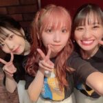 Honoka Akimoto Instagram - . #シャチフレ 東京公演ありがとうございました♪ 上半期はシャチフレとして シングル出して！ライブして！特典会して！ 沢山活動できてとっても嬉しかったです🤭 カミフレちゃんとファンの方が 優しくて素敵過ぎてこの半年間本当に楽しかった✨ さて！この後0:00！🌝 シャチフレの新曲『かいじん』 配信になります♪ 世界観に入り込める曲です💋 ぜひ聴いてください〜！ またシャチフレとしてステージに立てますように💓 #カミングフレーバー #TEAMSHACHI