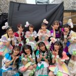 Honoka Akimoto Instagram - . 春のスターダストスペシャルライブ⭐️ 大分・城島高原！！！！ 本当に素敵な場所♪ とき宣ちゃんとのコラボ 楽しかったなぁ〜💓可愛かったなぁ〜💓 そして 本日発表になりました！ 6.28発売2nd EP「AWAiTiNG BEAR」 全曲、松隈ケンタさんに作っていただきました♪ お楽しみにーーー🤭 #超ときめき宣伝部 #TEAMSHACHI #シャチとき宣城島 #シャチ松隈 城島高原パーク