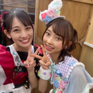 Honoka Akimoto Instagram - .
春のスターダストスペシャルライブ⭐️

大分・城島高原！！！！
本当に素敵な場所♪

とき宣ちゃんとのコラボ
楽しかったなぁ〜💓可愛かったなぁ〜💓

そして
本日発表になりました！
6.28発売2nd EP「AWAiTiNG BEAR」
全曲、松隈ケンタさんに作っていただきました♪
お楽しみにーーー🤭

#超ときめき宣伝部
#TEAMSHACHI
#シャチとき宣城島
#シャチ松隈