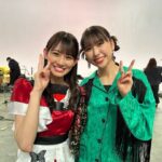 Honoka Akimoto Instagram - . しおこうじフォーク村 ほのくーちぃとして 「チュートリアルな恋」「私の魔法」 歌わせていただきました☺️ この2曲はフォーク村で生まれた私にとって特別な曲！ 再び歌うことができて嬉しかったです♪ ちぃちゃんとユニットを組ませてもらって 真面目で意識の高いちぃちゃんから 沢山刺激をもらったよ✨ そしてボルトちゃん、リハの時から「Don't Blink」最高に熱くなるものがあって…🥹🔥 明後日のラストライブ頑張ってね！ ゲスト出演ということで告知ができなかったのですが 今夜25時から再放送あります♪ ぜひ観てください💓 #しおこうじ #フォーク村 緑のしおりんも可愛い💚 楽屋が同じだったくーちゃん、なんかずっと笑ってた🤣
