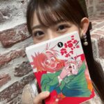 Honoka Akimoto Instagram - . マンガ大賞2023 本日授賞式が行われました☺️ 今年は選考員として漫画を選考させていただきました！漫画好きとしてはこの上なく光栄な役割をいただき……ノミネート作品は時間をかけて全部読み、責任を持って選んだつもりです🔥 今年の大賞作品は！ とよ田みのる先生 『これ描いて死ね 』 おめでとうございます🎨✨ 優しく、暖かく、溌剌と、そして鋭い！ 読み終えると、夢に向かって楽しく頑張る活力をもらえる、そんな作品です😆 授賞式後にとよ田先生とお写真を撮っていただきました！嬉しい！🥺 マンガ大賞のHPにノミネート作品について選考員のコメントが載っています♪ みんなが漫画を読むきっかけになったら嬉しいです📚 #マンガ大賞2023 #これ描いて死ね #とよ田みのる 先生