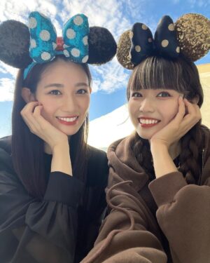 Honoka Akimoto Instagram - .
Ernaちゃんとディズニーハロウィン👻

だいぶ早い段階で前髪くねくねになって
おでこ全開マンになりました🦸

#ディズニー
#ディズニーハロウィン