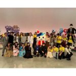 Honoka Akimoto Instagram – .
しおこうじフォーク村
ありがとうございました！
今年も年末の松本隆さん縛り音楽祭
呼んでいただけて嬉しかったです⭐️
ほのさきちぃでの『ハイスクールララバイ』
いかがでしたか😊😊😊？
練習から楽しくて仕方ない曲でした🤭
このあと23時から見逃し放送もあります♪
ぜひ観てください💓

#しおこうじ #フォーク村
#スタプラ #idol
#秋本帆華