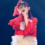 Honoka Akimoto Instagram - . 余韻投稿〜♪ ライブ中すっごく笑ってるね！私！🤭 衣装もとっても可愛い❤️🤍 私の歴史を語る上でベレー帽は必須なので 素敵なベレー帽を用意して頂きました⭐️ #秋本帆華 #秋本帆華生誕祭2023 〜Hoo’s history セトリ〜 M1 勝手にハイブリッド M2 恋愛サーキュレーション M3 バブダンス2023 M4 ちゅ、多様性 M5 おっとりガールの憂鬱 M6 アイドル 〈ほのかクイズ〉〈台詞メドレー〉 M7 恋人はスナイパー M8 秘密のセレナーデ M9 メリッサ M10 OEOEO M11 光 M12天才バカボン