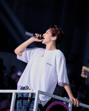Hoshi Instagram - 🩷🩵