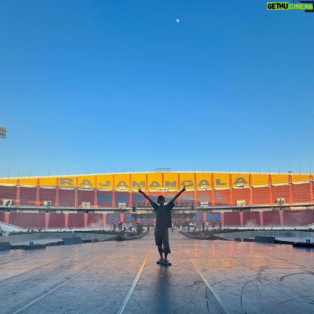 Hoshi Instagram - 🌙🎄 Rajamangala National Stadium