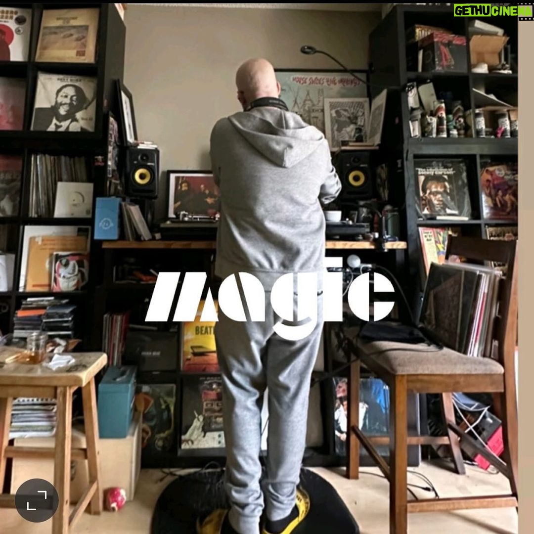 House Shoes - 382 Likes - Back at it tomorrow at #ShoesHouse
twitch.tv/shoeshouse