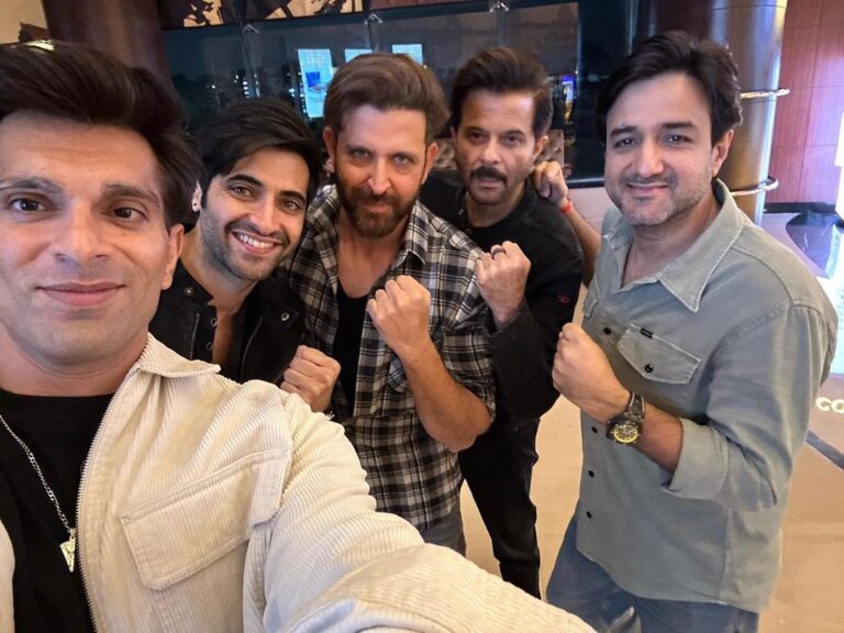 Hrithik Roshan Instagram - Fighters Day at the movies 🍿 🎥 #Fighter @iamksgofficial @akshay0beroi
