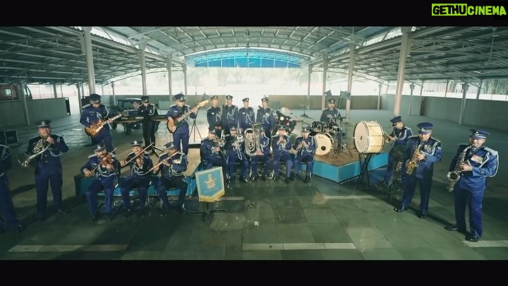 Hrithik Roshan Instagram - Tune that echoes in the skies 🇮🇳 We’re honoured to have the Indian Air Force Band uniting hearts by playing their powerful rendition of #VandeMataram #SpiritOfFighter #Fighter @indianairforce @hrithikroshan @deepikapadukone @anilskapoor @S1danand #KevinVaz @ajit_andhare @mamtaanand10_10 @ramonchibb @ankupande @vishaldadlani @shekharravjiani @iamksgofficial @akshay0beroi @marflix_pictures @tseries.official #FighterMovie