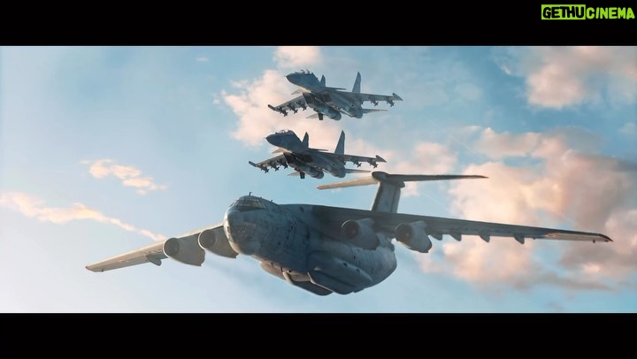 Hrithik Roshan Instagram - दिल आसमान के नाम, और जान देश के नाम । जय हिन्द! 🇮🇳 #FighterTrailer OUT NOW. #Fighter Forever #FighterOn25thJan releasing worldwide. Experience on the big screen in IMAX 3D. @s1danand @deepikapadukone @anilskapoor #KevinVaz @ajit_andhare @mamtaanand10_10 @ramonchibb @ankupande @vishaldadlani @shekharravjiani @iamksgofficial @akshay0beroi @viacom18studios @marflix_pictures @tseries.official #FighterMovie