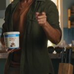 Hrithik Roshan Instagram - Mere health ka tasty partner @myfitness Peanut Butter, iske har bite main hai protein se bhara chocolaty punch! #MyFitness #HealthySnacking #ChocolatePeanutButter #HealthkaTastyPartner #AD
