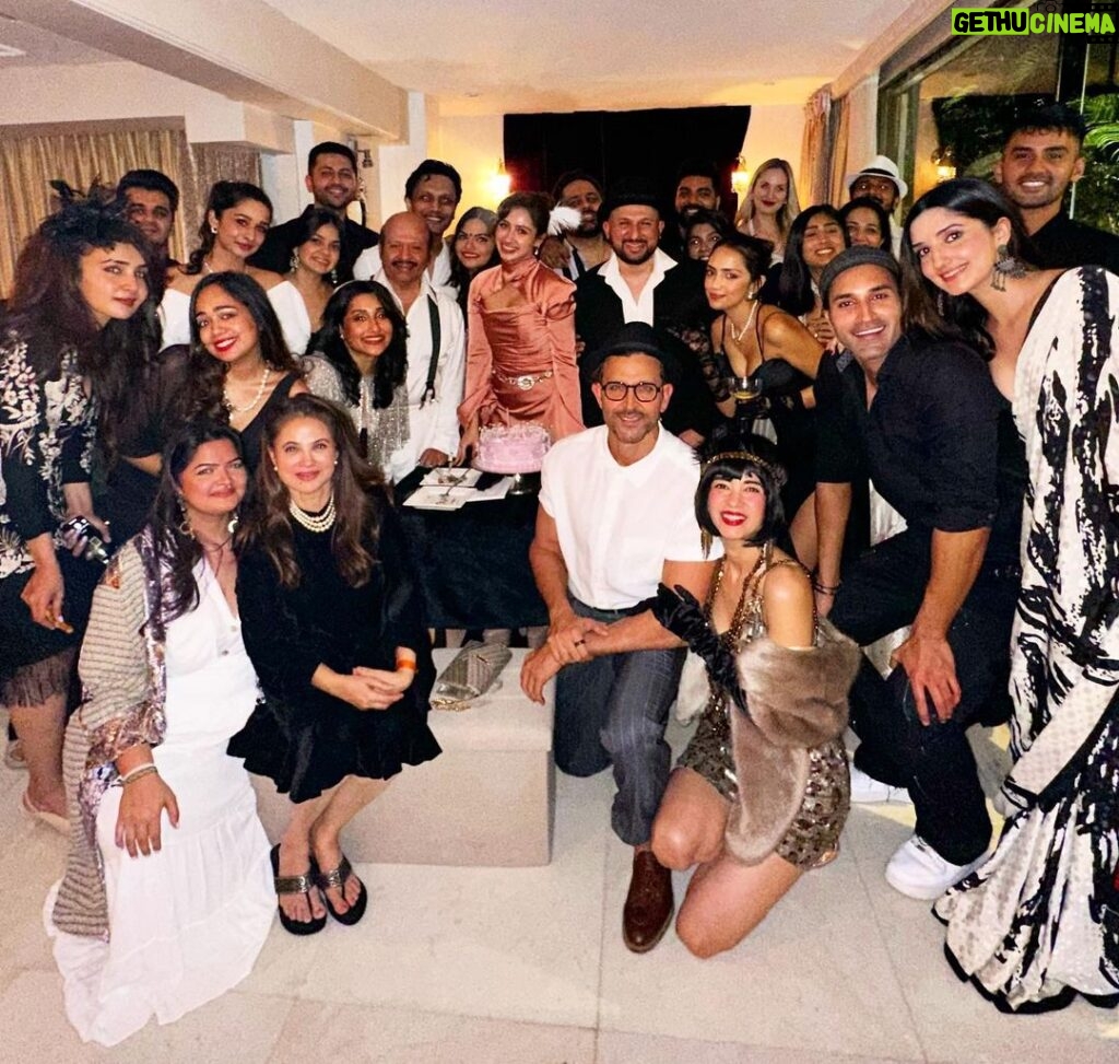 Hrithik Roshan Instagram - Of gangsters and molls and gumshoes and mafia dons last night was a vintage lark! Happy birthday Pash. ❤️