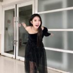 Hua Chen Instagram - ‘每一次努力，都是幸運的伏筆’ 今年2023在高雄還有台北小巨蛋都唱了自己的歌！ 算是不枉此年吧 今年又比去年更棒了耶比！ 謝謝宥嘉老師在他的演唱會cue我 一起唱想和你五月的晚霞（爽 真的好榮幸 謝謝Yoga 謝謝爵哥 謝謝華研 這場演唱會像是一場洗滌心靈的淨化 看見了好多自己學習的地方🙇🏻‍♀️ 另外也發現一場很棒的演出背後，工作人員也是功不可沒，他們會保護好歌迷的腳下有階梯，一直照著手電筒給他們指路，讓他們有很好的觀賞享受。 包含位置上給每個人的小旗子，我也有一些見解，他不是會發光的物體本身，但它卻是會因為自己手的揮動，而一閃一閃的發光。你們每一個人也會因為自己的努力而一閃一閃的呦o(≧v≦)o