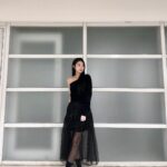 Hua Chen Instagram - ‘每一次努力，都是幸運的伏筆’ 今年2023在高雄還有台北小巨蛋都唱了自己的歌！ 算是不枉此年吧 今年又比去年更棒了耶比！ 謝謝宥嘉老師在他的演唱會cue我 一起唱想和你五月的晚霞（爽 真的好榮幸 謝謝Yoga 謝謝爵哥 謝謝華研 這場演唱會像是一場洗滌心靈的淨化 看見了好多自己學習的地方🙇🏻‍♀️ 另外也發現一場很棒的演出背後，工作人員也是功不可沒，他們會保護好歌迷的腳下有階梯，一直照著手電筒給他們指路，讓他們有很好的觀賞享受。 包含位置上給每個人的小旗子，我也有一些見解，他不是會發光的物體本身，但它卻是會因為自己手的揮動，而一閃一閃的發光。你們每一個人也會因為自己的努力而一閃一閃的呦o(≧v≦)o