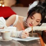 Hua Chen Instagram - 從大學開始玩到台服第9克里希🧚‍♀️ 媽咪 我打遊戲 打到終於被我唱到了啦！ 我成功了 愛死傳說對決🎮 @moba.garena.tw #冰雪節 #星際聖誕傳情說愛