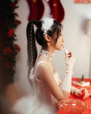 Hua Chen Instagram - 從大學開始玩到台服第9克里希🧚‍♀️
媽咪 我打遊戲 打到終於被我唱到了啦！

我成功了 愛死傳說對決🎮
@moba.garena.tw

#冰雪節 #星際聖誕傳情說愛