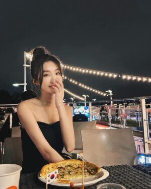 Hua Chen Instagram - 感覺好久沒有生活照了還是很久沒有生活了

摯愛品牌 @wb_jewelry_tw 🖤
洋裝 @lizhen.149 蓁姊贊助💖