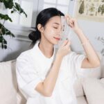Hua Chen Instagram - 嗨親愛的們！🌟👋 最近我發現了一個秘密武器 — 我的美麗日記 蜜若藍超能補水面膜💧✨！ 換季的時候，總覺得皮膚特別容易乾燥😖，但這款面膜真的是日常保養大愛🌊。 它含有超級保濕成分蜜若藍，滋潤補水之外，有人知道它使用了W.O.W.多重乳化技術嗎？這技術真的讓滿滿的精華鎖在我肌膚上，感覺好像每一滴都有密集吸收🔒💦！ 特別是對於常常妝容不貼、浮粉，或是長期待在冷氣房感到水分流失的水水們，又或是因為乾燥缺水而出油或少喝水的你們，這款面膜絕對是救星！ 那款輕透的布膜也很貼合我的臉，不只補水，還讓我的妝容更加服貼！ 我還特地上網查了下，原來它在國際上都受到這麼多的喜愛，獲得了好多獎項呢🏆💕！真的太驚人了！ 所以常常去演出，都會習慣帶上它，下班回飯店的時候可以來敷一片~ 當然出遊/出國的時候更可以帶著用~保持肌膚在極佳水嫩狀態。 分享給你們！😘❤️ 此為品牌邀約合作文，產品由品牌贊助 @mybeautydiary_tw #蜜若藍超能補水面膜 #我的美麗日記 #面膜