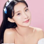 Hua Chen Instagram - 沒有女孩紙會拒絕浪漫玫瑰的💗 專科推出限量超微米溫和玫瑰潔顏乳，添加了大馬士革玫瑰，每次使用都能感受到像花瓣般柔嫩的觸感。在一整天工作疲憊後，這溫和的呵護讓我的肌膚得到深深的舒緩。畢竟，洗臉也是滋養臉，享受的一部分！嘻嘻！ 裏頭不僅無添加酒精、礦物油和防腐劑，更蘊含專科獨特的蠶絲蛋白保濕精華和雙重玻尿酸，以及11種保養成份。每次使用後，感受到肌膚變得柔軟緊緻，像是被玫瑰花瓣輕輕親吻過的感覺。 而那微米養肌泡泡，真的是另一大亮點！綿密細緻的質地，可以深入毛孔，輕鬆帶走一天的髒污，洗後的肌膚不僅清爽，更帶著滋潤舒適的感覺，一點也不緊繃。 請讓每一天的清潔都是一場溫柔而奢華的享受。🌹 @senkataiwan #專科 #超微米溫和玫瑰潔顏乳 #大馬士革玫瑰