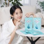 Hua Chen Instagram - 嗨親愛的們！🌟👋 最近我發現了一個秘密武器 — 我的美麗日記 蜜若藍超能補水面膜💧✨！ 換季的時候，總覺得皮膚特別容易乾燥😖，但這款面膜真的是日常保養大愛🌊。 它含有超級保濕成分蜜若藍，滋潤補水之外，有人知道它使用了W.O.W.多重乳化技術嗎？這技術真的讓滿滿的精華鎖在我肌膚上，感覺好像每一滴都有密集吸收🔒💦！ 特別是對於常常妝容不貼、浮粉，或是長期待在冷氣房感到水分流失的水水們，又或是因為乾燥缺水而出油或少喝水的你們，這款面膜絕對是救星！ 那款輕透的布膜也很貼合我的臉，不只補水，還讓我的妝容更加服貼！ 我還特地上網查了下，原來它在國際上都受到這麼多的喜愛，獲得了好多獎項呢🏆💕！真的太驚人了！ 所以常常去演出，都會習慣帶上它，下班回飯店的時候可以來敷一片~ 當然出遊/出國的時候更可以帶著用~保持肌膚在極佳水嫩狀態。 分享給你們！😘❤️ 此為品牌邀約合作文，產品由品牌贊助 @mybeautydiary_tw #蜜若藍超能補水面膜 #我的美麗日記 #面膜