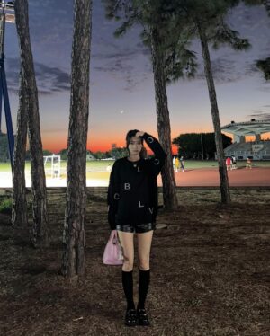 Hua Chen Instagram - 能把握的只有現在
（天空美到我直接原相機 原圖輸出）

 @blvckparis.tw @black