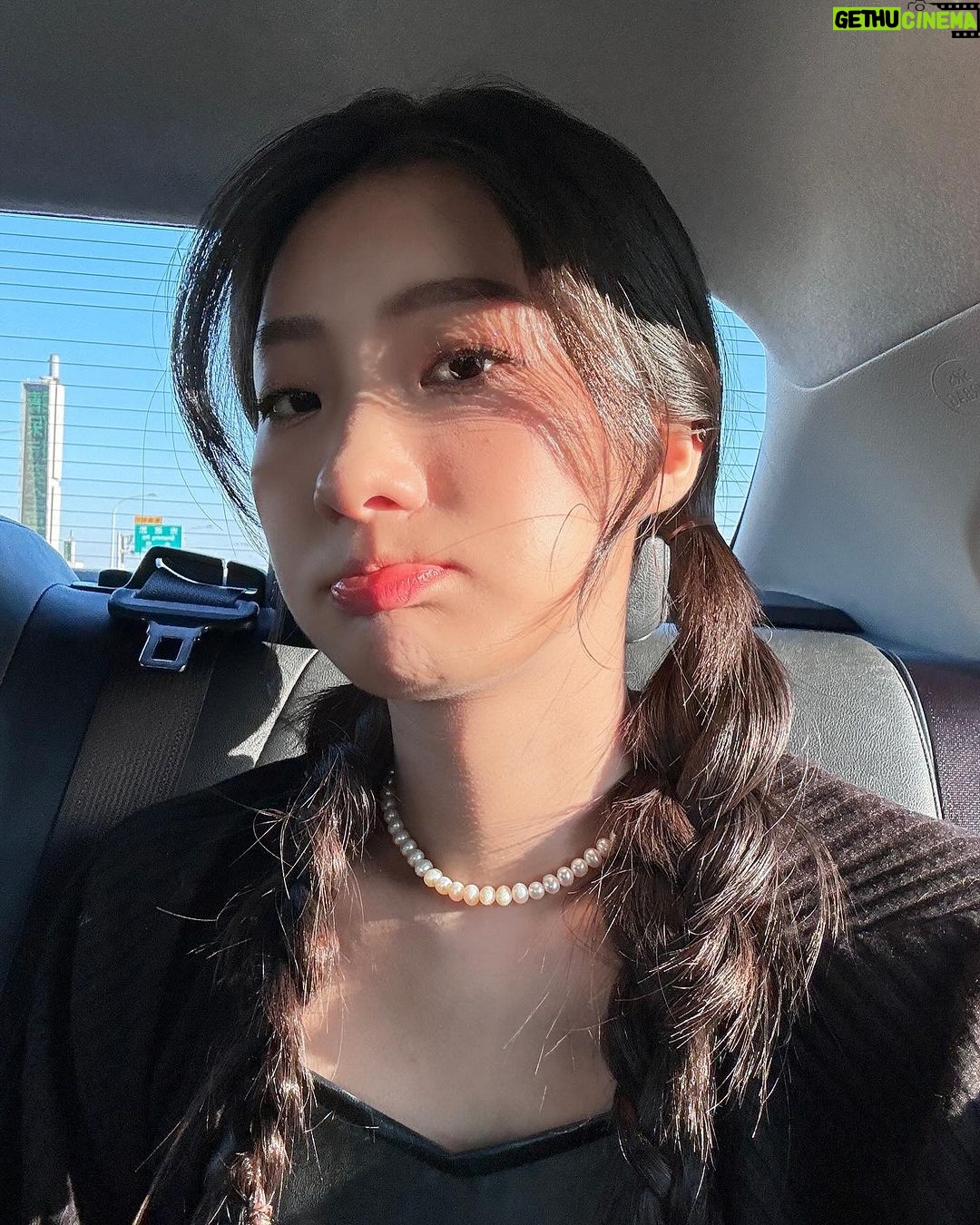 Hua Chen Instagram - 收藏有陽光の日子☀️🖤♟️🎤🎬🎧 還有我的新玩具 一起浪跡天涯吧(˶‾᷄ ⁻̫ ‾᷅˵) 最後我要說 I love @superhousenightclub 🫶🏻