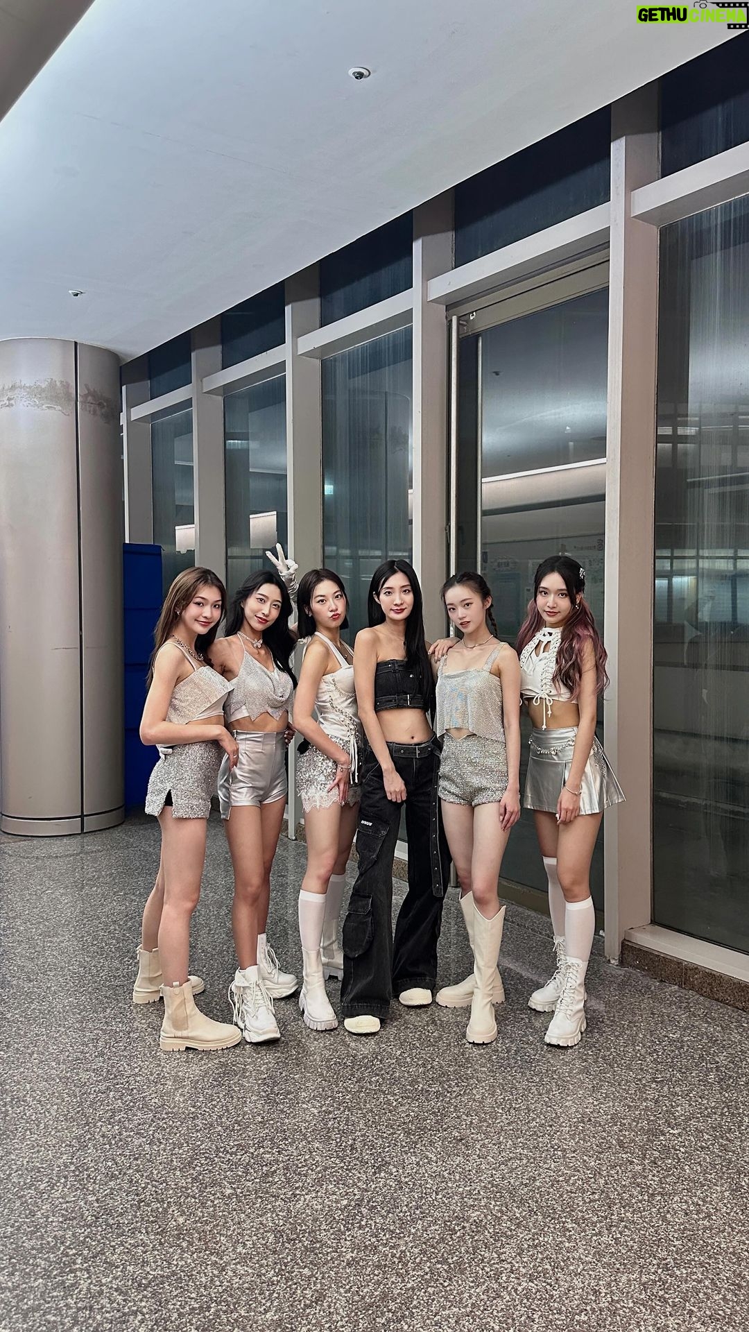 Hua Chen Instagram - 想和你看五月的晚霞 6月跳Copy Paste 🤓 #copypastechallenge #twinkleblack #ssentertainment