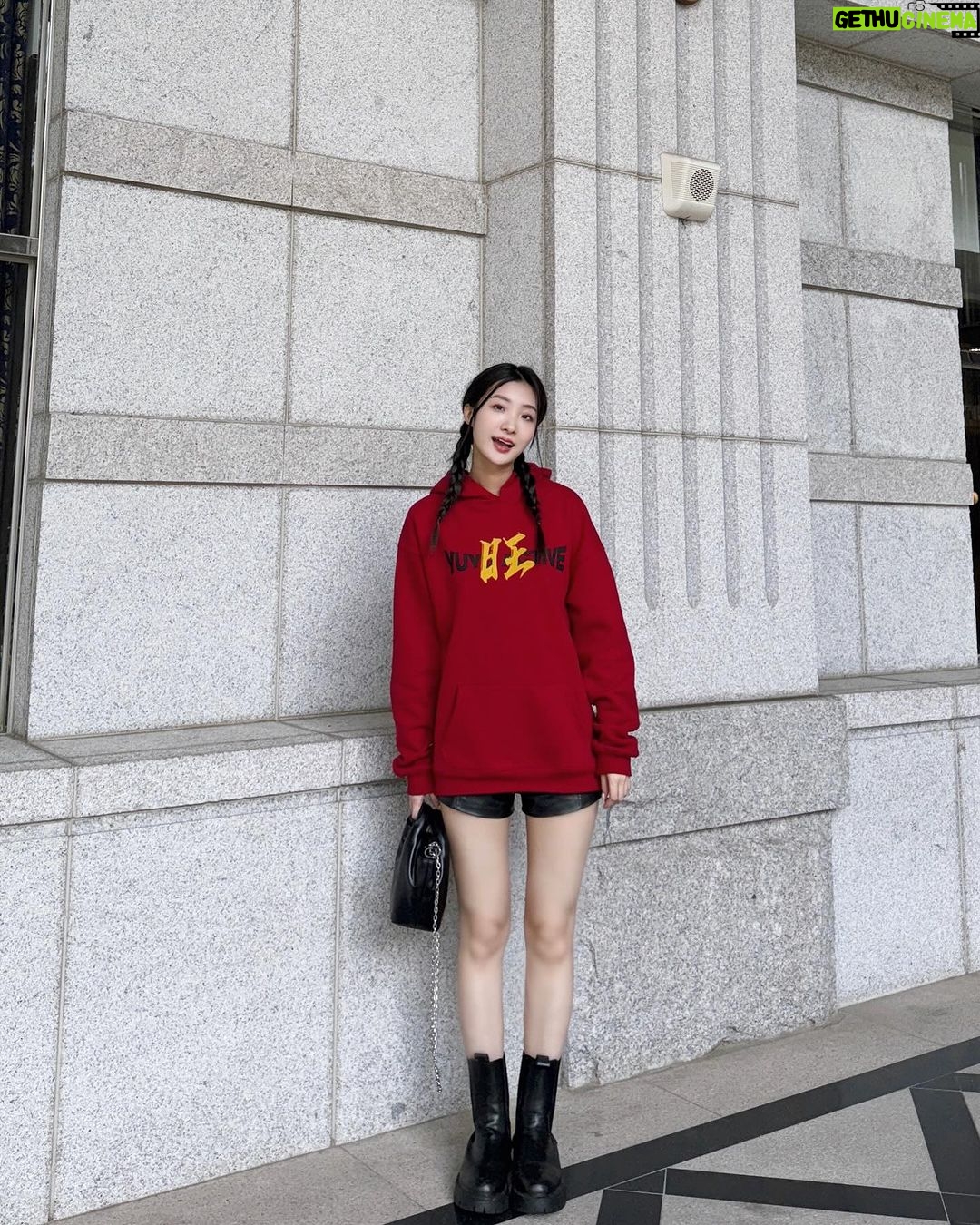 Hua Chen Instagram - 祝各位還可以收紅包的小孩紙們好好珍惜🧧🧨🧮 南京夫子廟-秦淮河畔